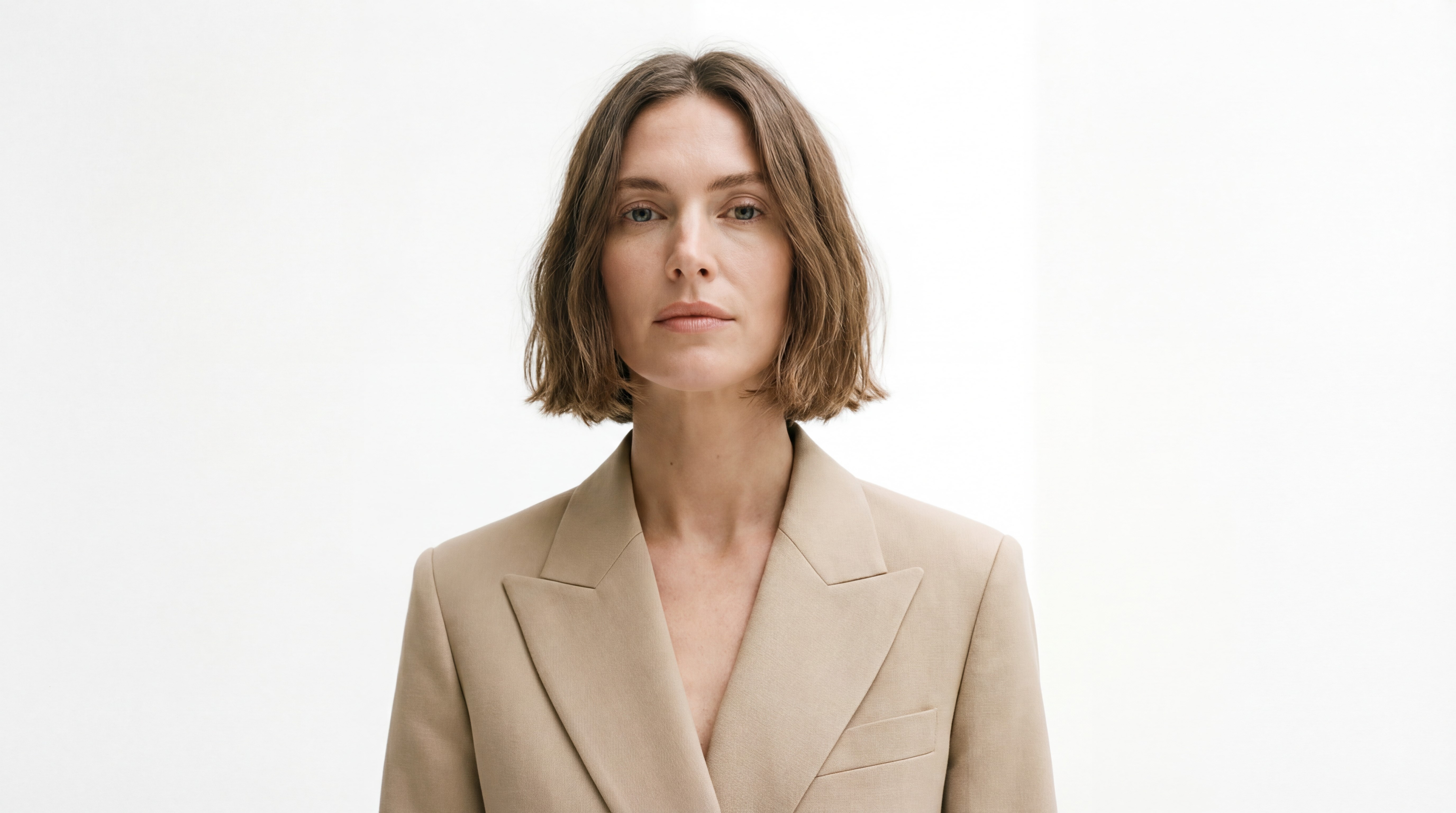 Editorial-Porträt — sauberer professioneller Magazin-Stil, ein Wort geändert im KI-Prompt